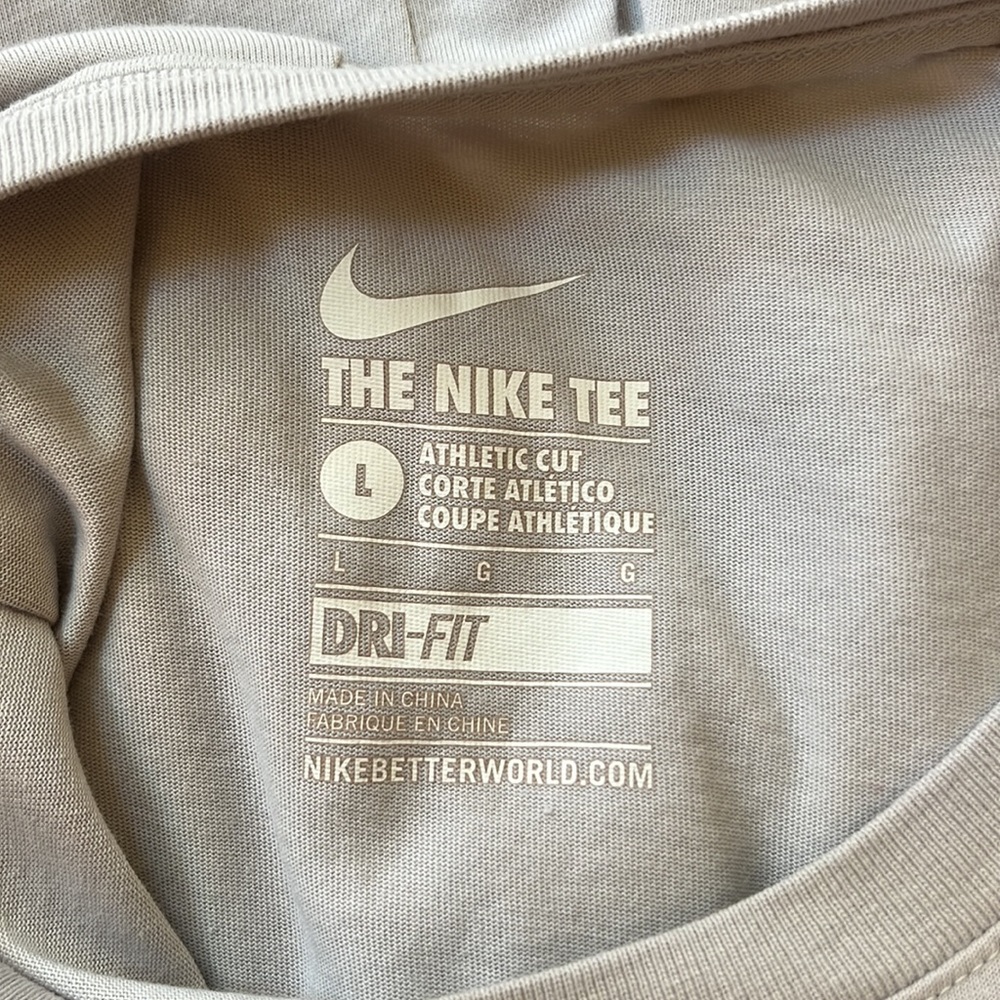 Nike - Picture 3 of 3